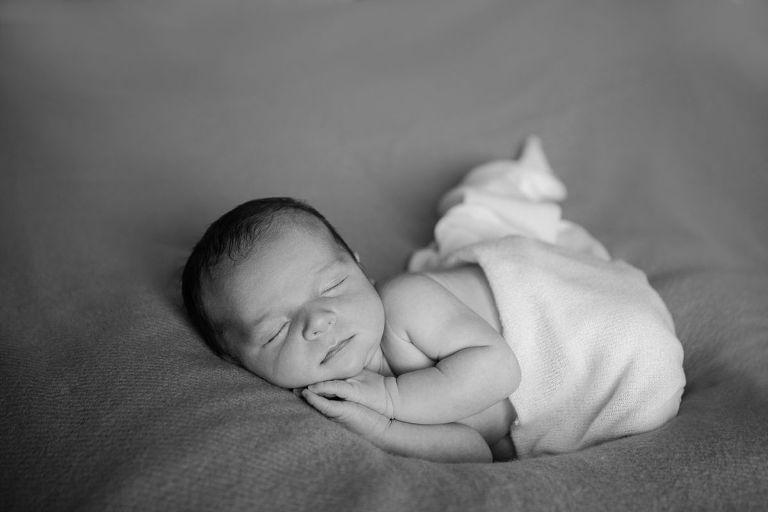 portrait bébé noir et blanc