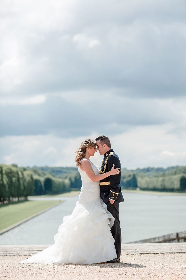 séance photo après le mariage les jardins de versailles et le grand trianon