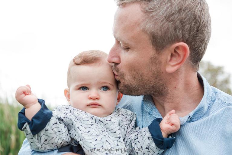 Shooting photo famille avec bébé en extérieur Paris