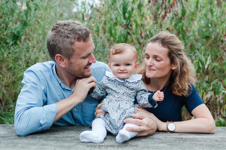 Shooting photo famille avec bébé en extérieur Paris