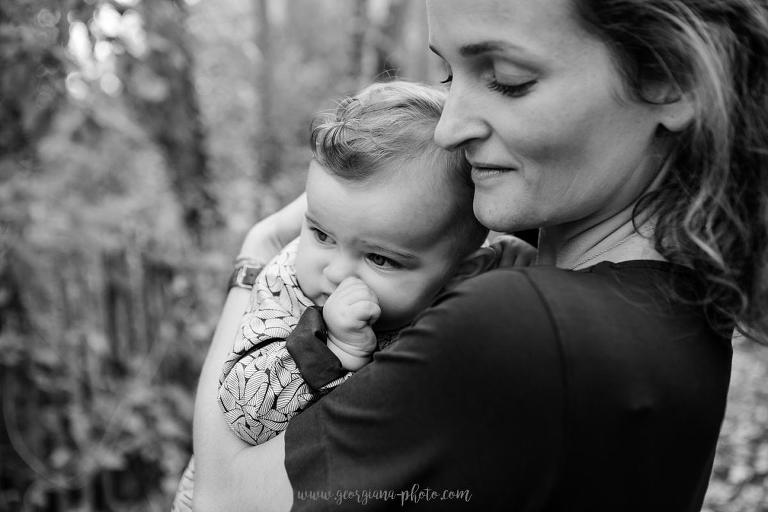 Shooting photo famille avec bébé en extérieur Paris