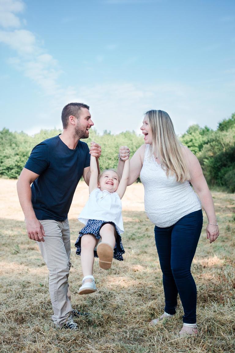 Shooting photo grossesse et famille en extérieur