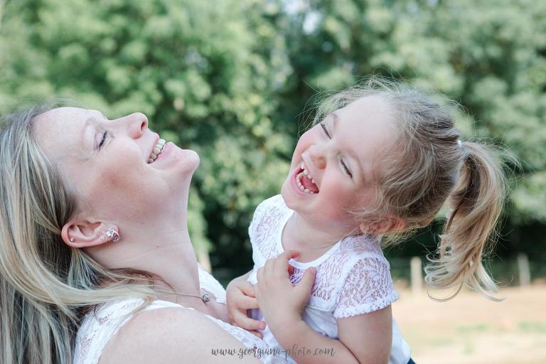 Shooting photo grossesse et famille en extérieur